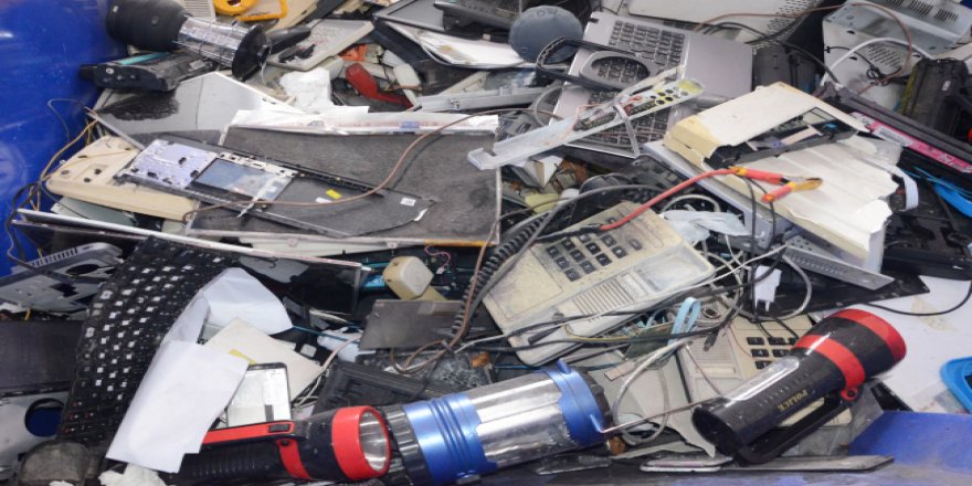 Elektronik atıklar sanat eseri oldu