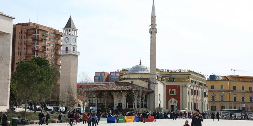 Arnavutluk'taki tarihi camide restorasyon