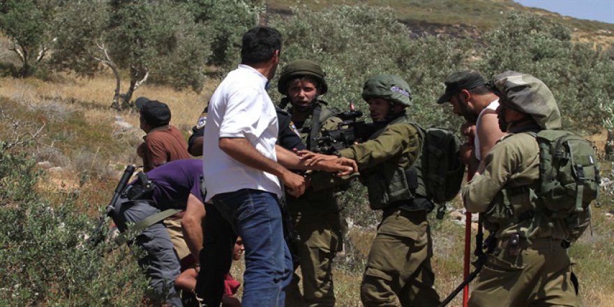 İsrail askerleri Gazze'de Filistinlilere saldırdı