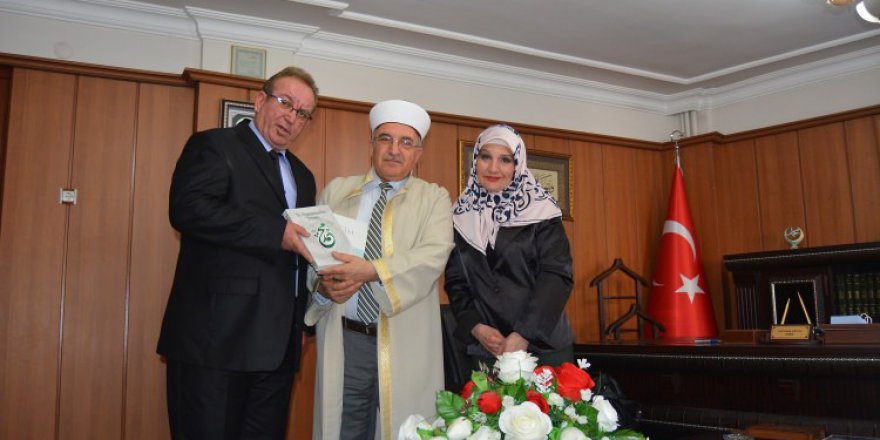 Makedon asıllı akademisyen Müslüman oldu