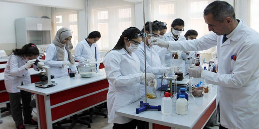 Lise öğrencileri yüzde 100 doğal deterjan üretti