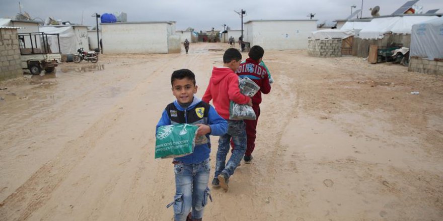 Suriyelilere 32 tır insanı yardım