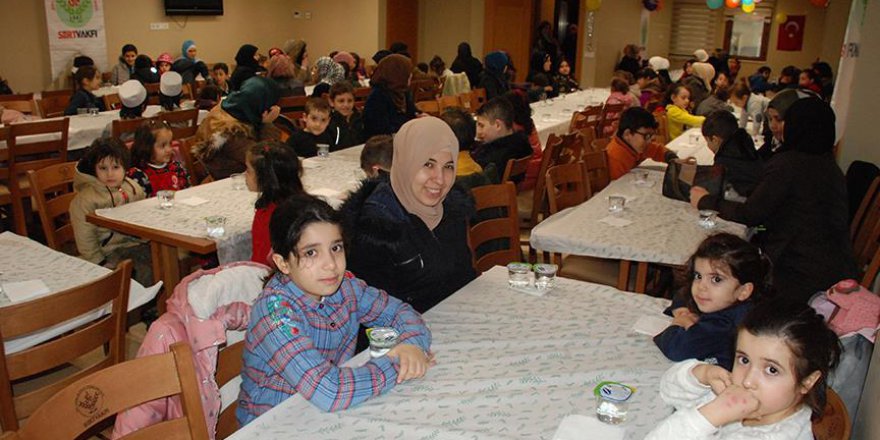 Suriyeli yetim çocuklara hediye