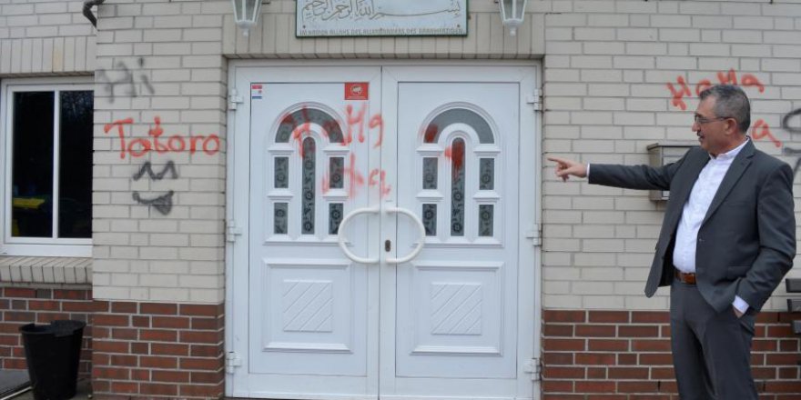 Almanya'daki Camiye ikınci kez saldırdılar