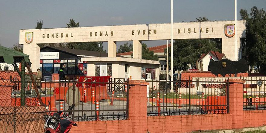 Kenan Evren ismi kışlalardan silinsin talebi
