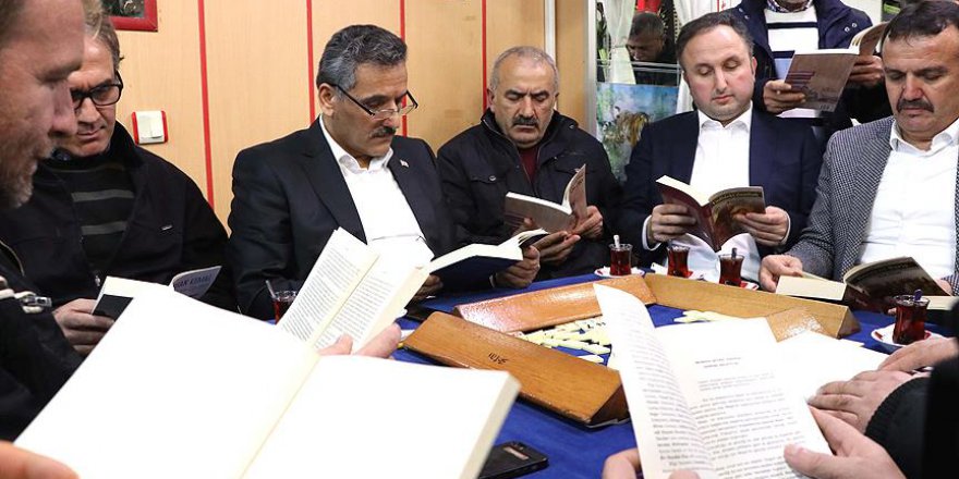 Vali örnek oluyor Samsun okuyor