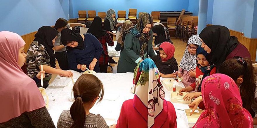 Almanya'da İslamiyet ve yemek adabı eğitimi
