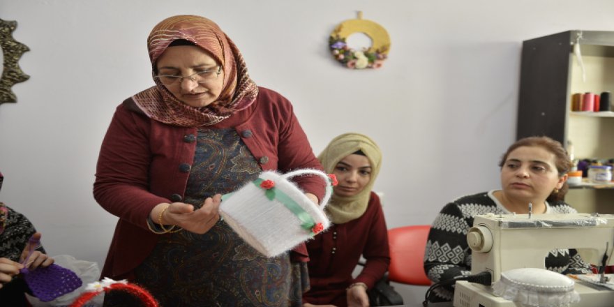 Mardinli 61 yaşındaki Azize teyzenin okuma aşkı