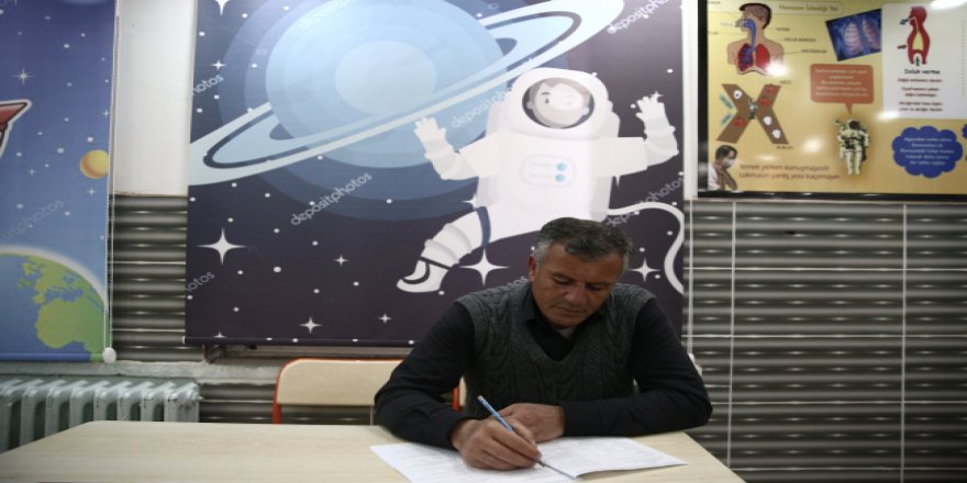 Bu okul velileri de sınava tabi tutuyor