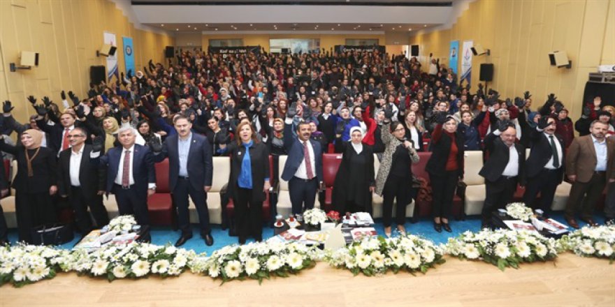 Sağlık-Sen'den çocuk istismarına karşı siyah eldivenli protesto