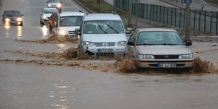 Yozgat'ta sağanak ve dolu yaşamı olumsuz etkildi