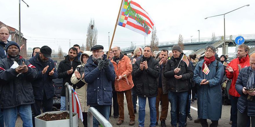 Fatih Camisi'ne yapılan saldırı protesto edildi