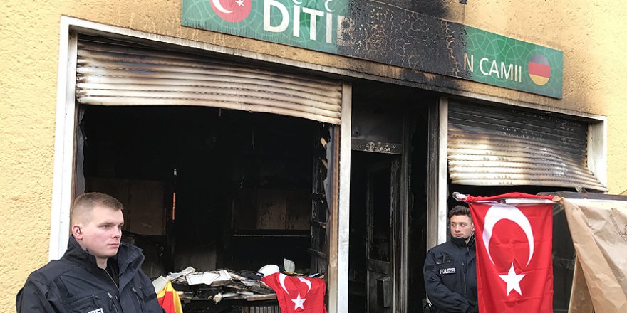 Almanya'da camiye çirkin saldırı