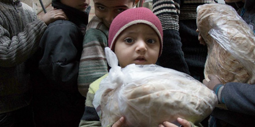 İHH'den Afrinli ailelere gıda yardımı
