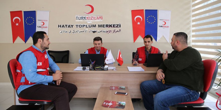 Türk Kızılayı, savaş mağdurlarının yaralarını sarıyor
