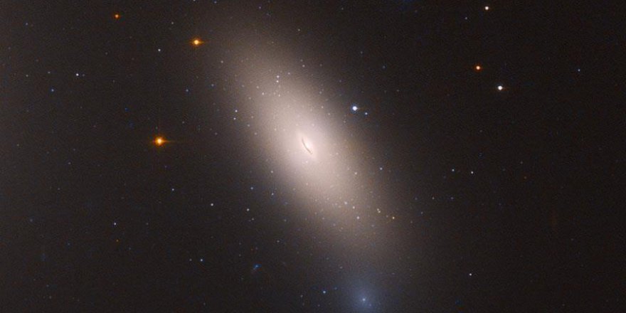 Hubble'ın bugüne dek görüntülediği Dünya'ya en yakın kalıntı galaksi