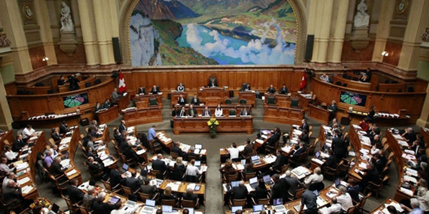 Laiklik yasasını başörtüsünü yasaklamak için getirdiler