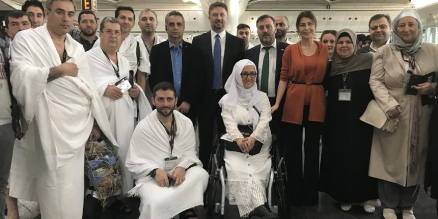 Hayırsever iş adamından şehit yakınlarına umre hediyesi