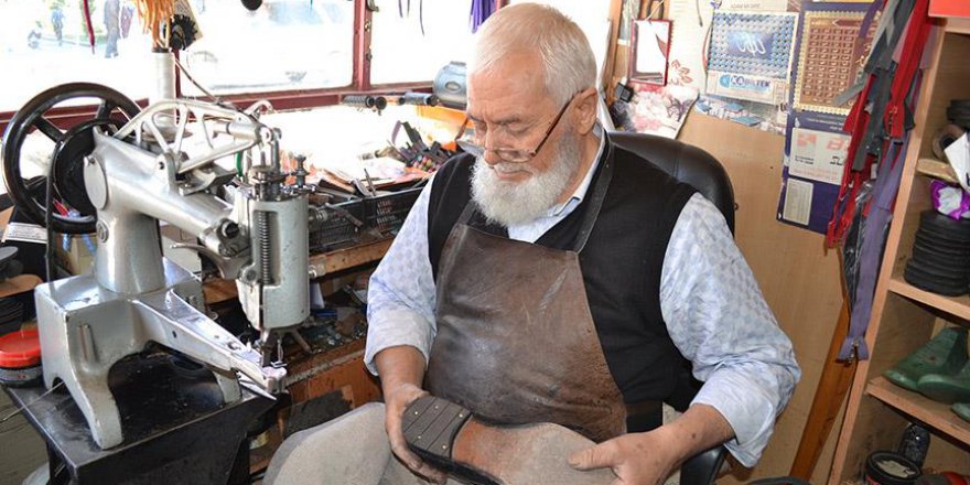 Ayakkabı mesleğini 50 yıldır sürdürüyor