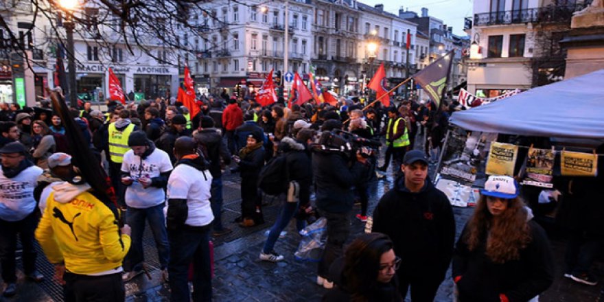 Brüksel Polisi protesto edildi