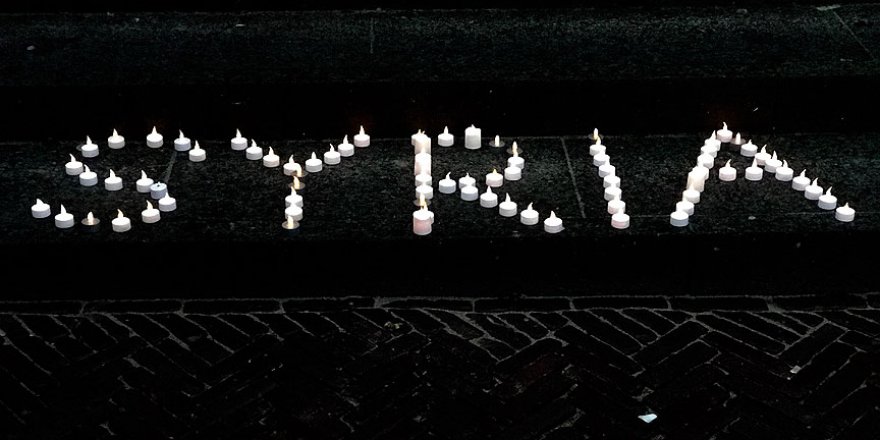 Hollanda'da 'Suriye için ışık' gösterisi