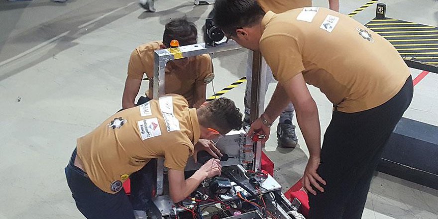 Geliştirdikleri robotla dünya finallerine katılacaklar