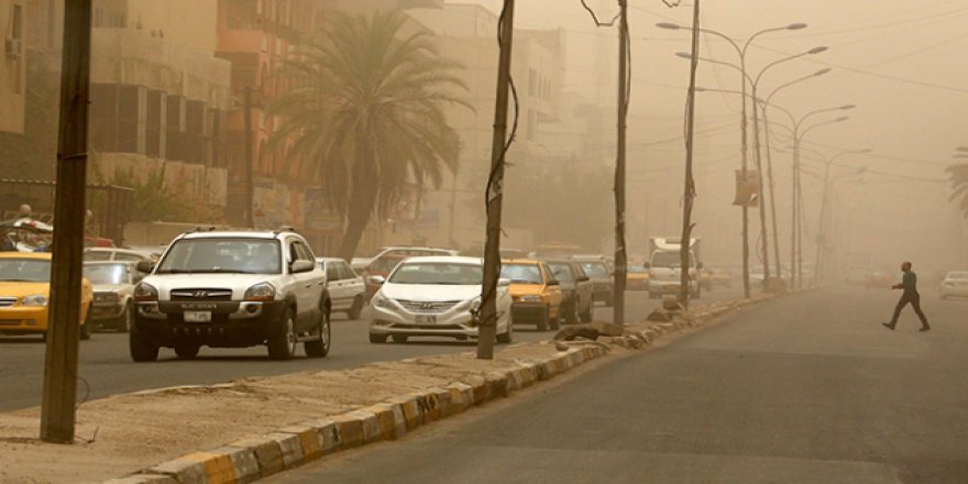 Irak'ta yaşanan kum fırtınası hayatı olumsuz etkiledi