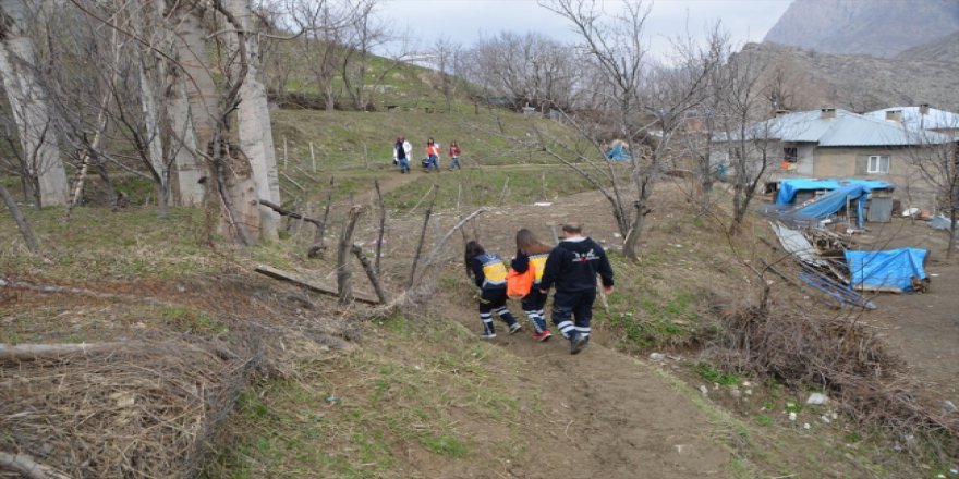 Yüksekova'daki sağlık görevlilerinin 24 saatlik mesaisi