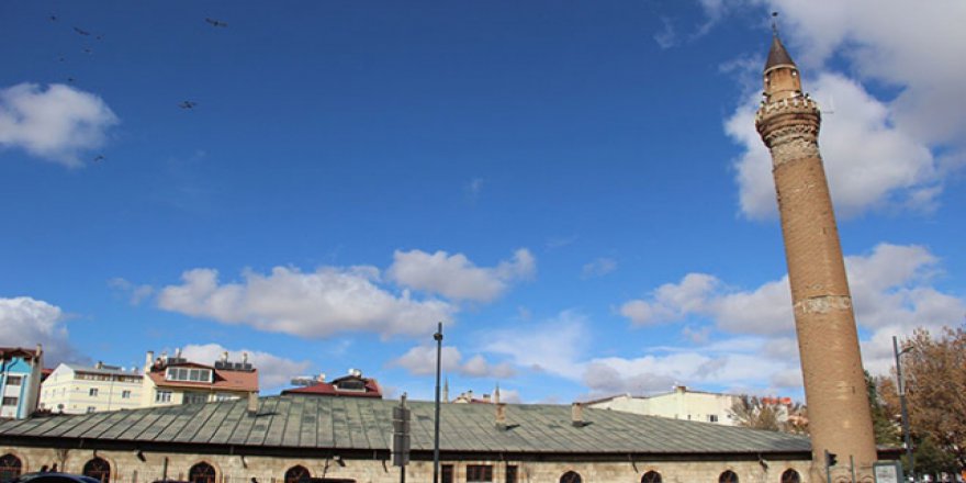Anadolu'nun eğri minarelerinin sırrı çözülemiyor