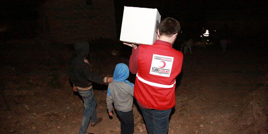AFAD ve Türk Kızılayından Afrinlilere sıcak yemek ikramı