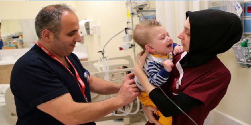 Suriyeli Bebek Türkiye'de şifa buldu