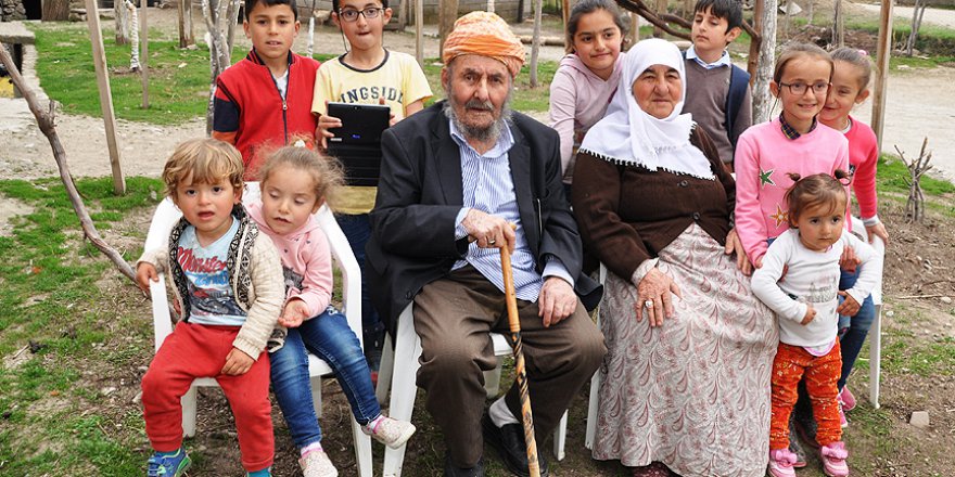 71 yıllık evlilikleri gençlere örnek oluyor