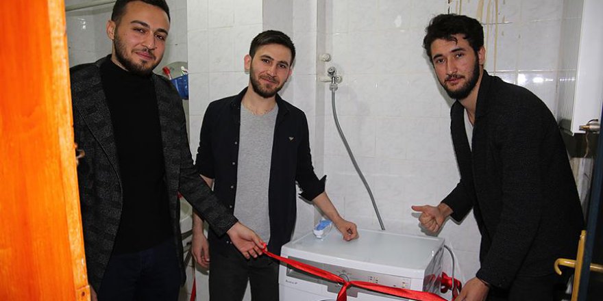 Üniversite öğrencilerine çamaşır makinesi jesti