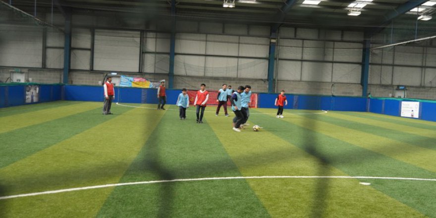 Müslüman gençlerden ses getiren yardım kampanyası