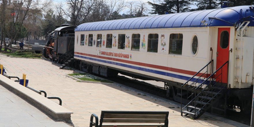Çankırı'da eski vagonlar kütüphane oldu