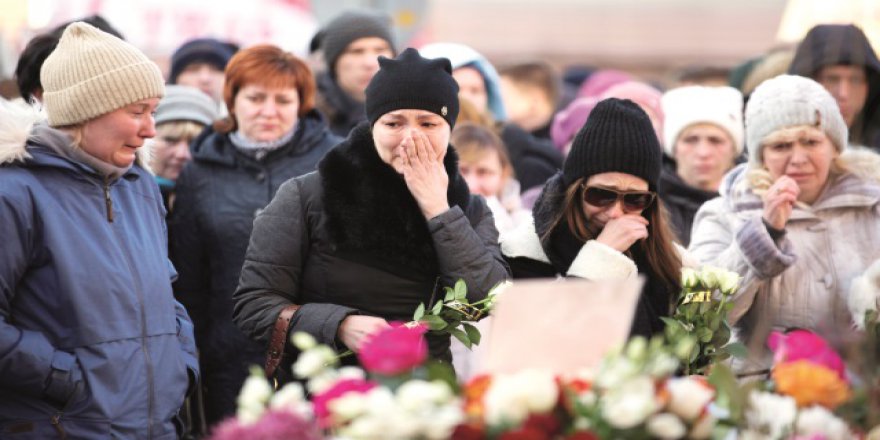 Rusya, AVM yangını kurbanlarına ağlıyor