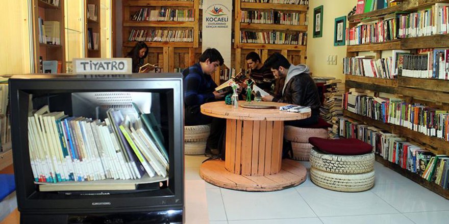 Atıklardan kütüphane yaptılar