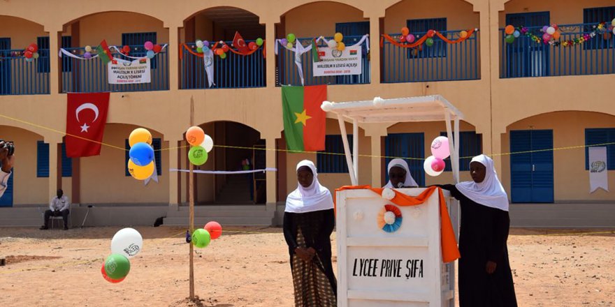 Malcolm X Lisesi açıldı