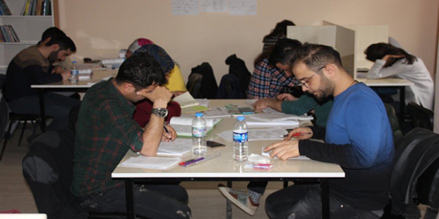 Hakkari'de gençler geleceğe belediyenin kurslarında hazırlanıyor