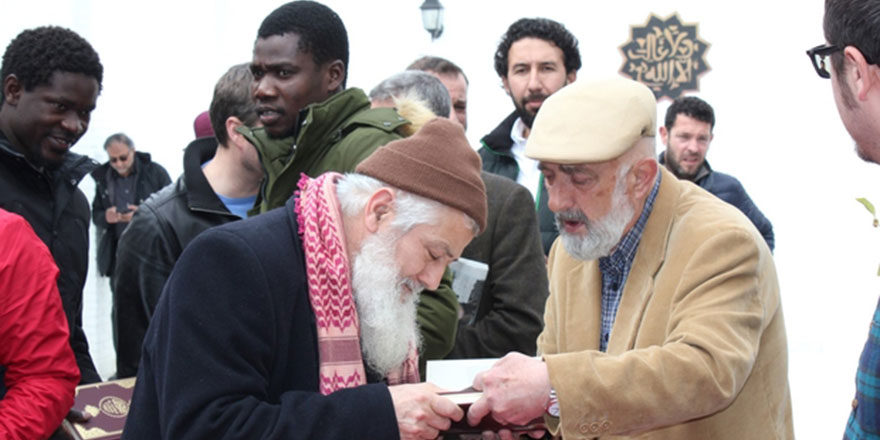 Endülüs Müslümanlarına İspanyolca Kur'an-ı Kerim meali hediye edildi