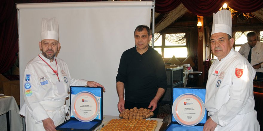 Dünyanın en büyük baklavası böyle yapıldı