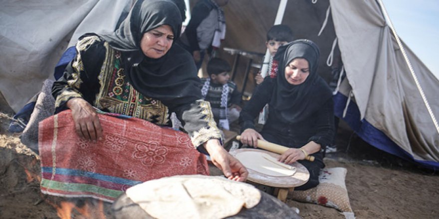 Ekmek dağıtarak İsrail karşıtı protestolara destek oluyor
