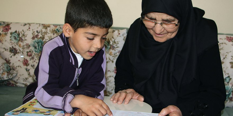 Babaanne ile torunun eğitim seferberliği