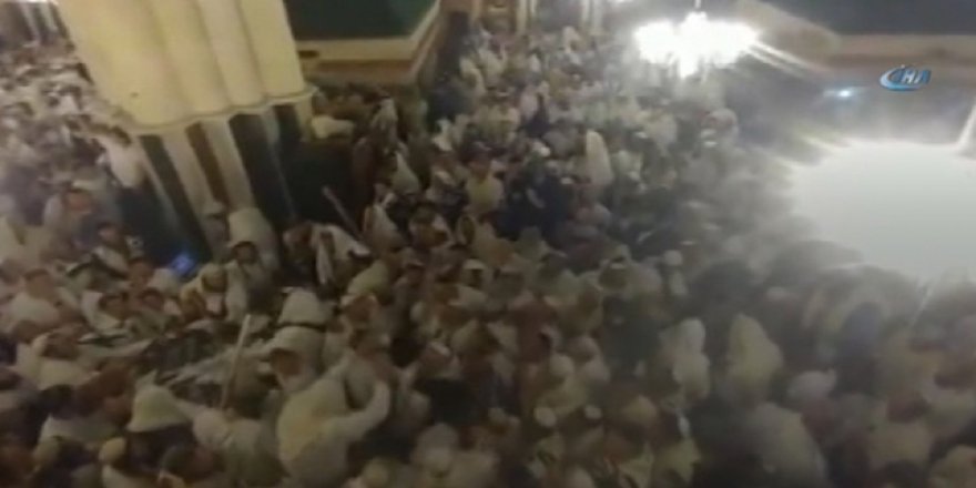 İşgalci Yahudiler İbrahim camiini basıp ayin düzenledi