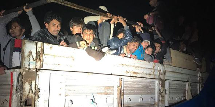 Afganlılar akın akın Türkiye'ye göç ediyor