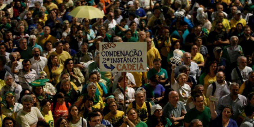 Brezilya'da yolsuzluk iddiaları protestolara neden oldu