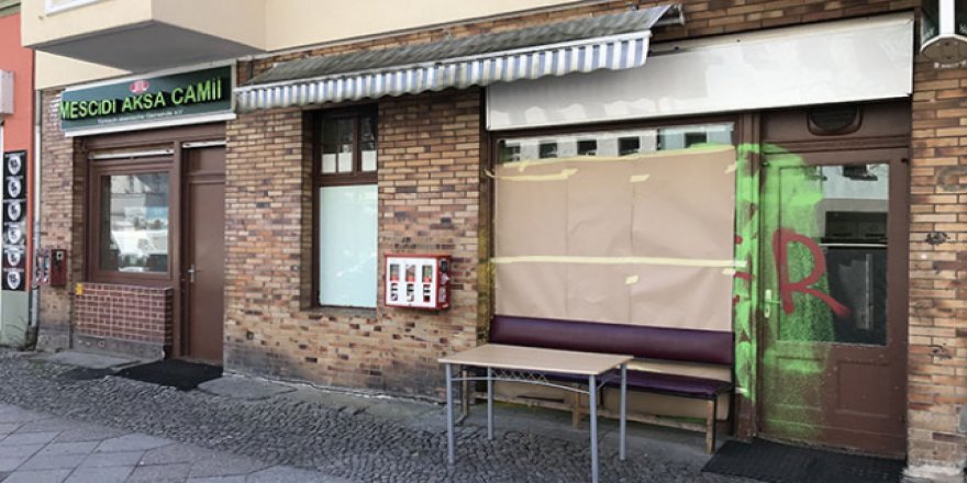 Almanya'da yine camiye saldırdılar