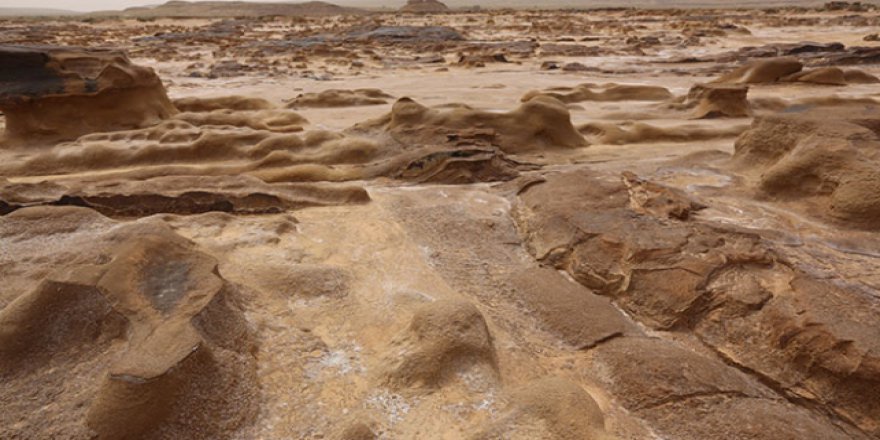Tunus'ta Ayn Şerşare bölgesi Ay'da yürüme hissi yaşatıyor
