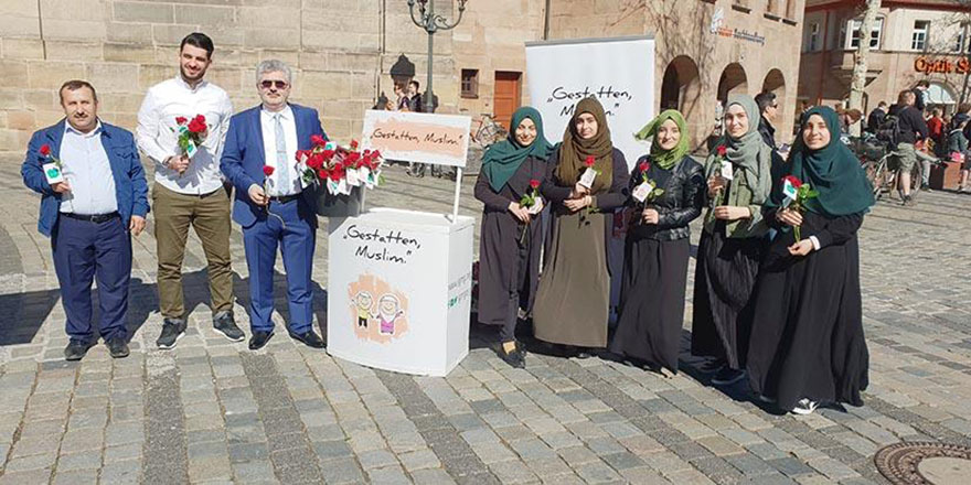 Sokağa çıkıp ‘Buyrun, Ben Müslümanım’ dediler