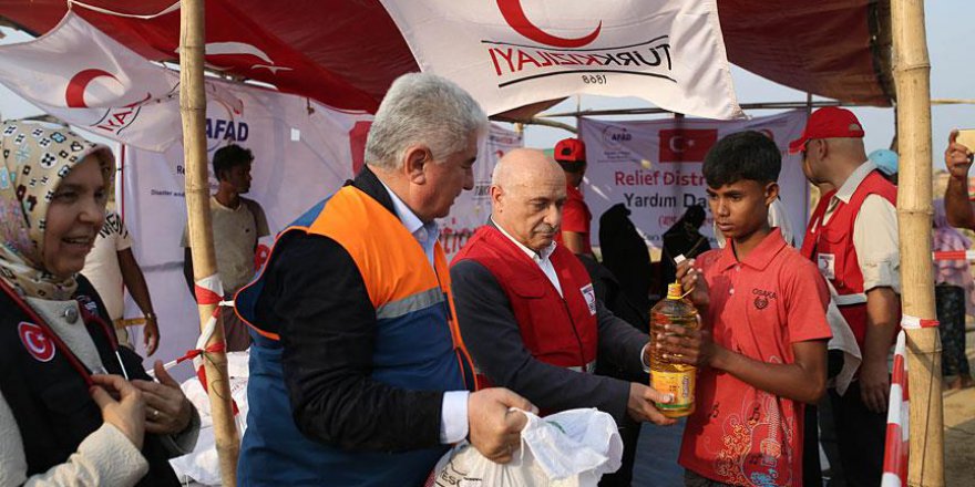 Türk heyeti Arakanlı Müslümanları kamplarında ziyaret etti